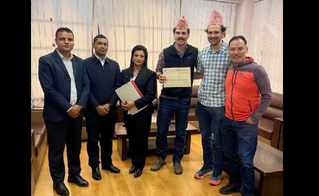 DoT issues season’s first climbing permit for Mt Everest